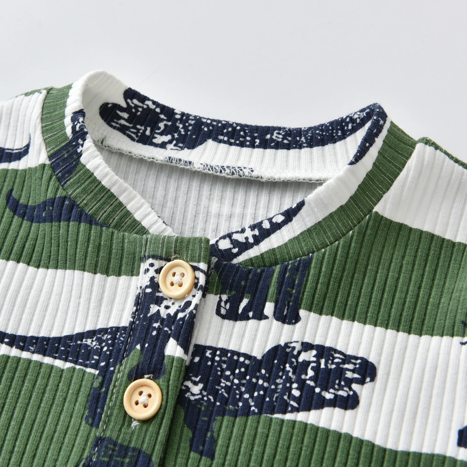 Трикотажный комплект одежды с длинным рукавом V-образным вырезом и брюками