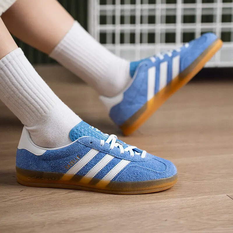 Фото Женские синие замшевые кеды Adidas Originals KH6038 с тремя белыми полосками, низкие, с резиновой подошвой, винтажные, повседневные, для прогулок №4