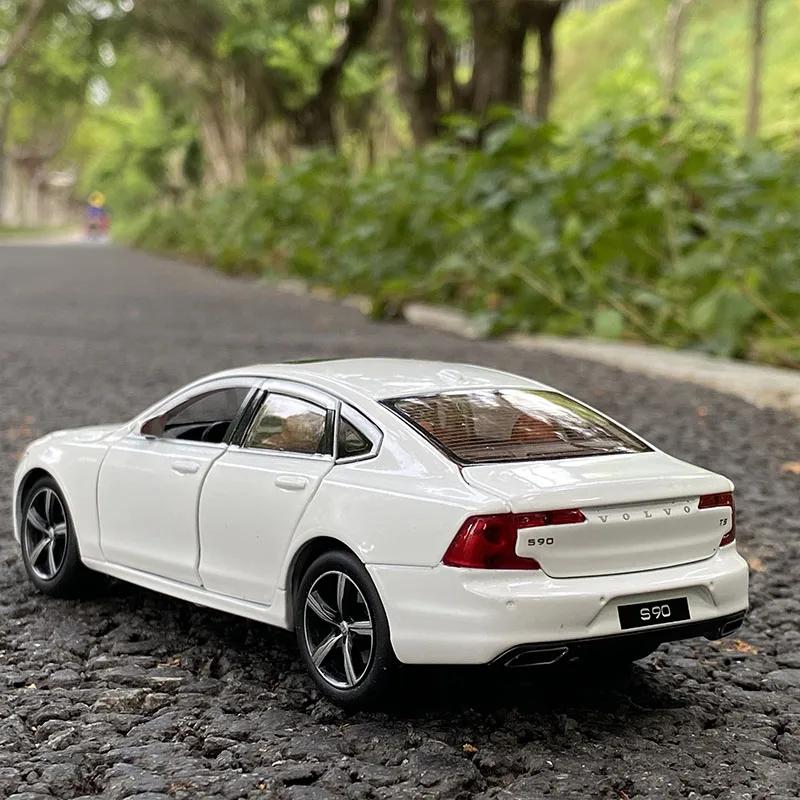 

1:32 VOLVO S90 Alloy Car Model Diecasts & Toy Vehicles Metal Car Model Sound Light Collection Car Toys For Childrens Gift