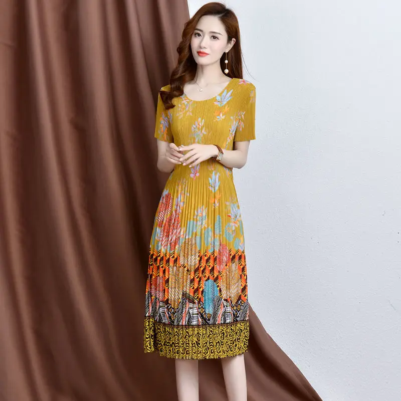 

Yellow temperament round neck fashion pleated skirt summer female 2022 new pleated slim short sleeve mid-length dress female
