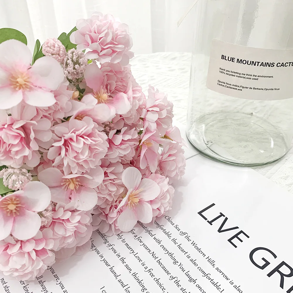 

Искусственный белый шар-хризантема