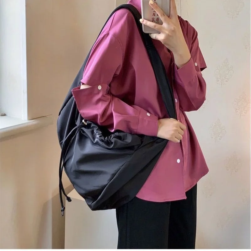 

Женская сумка 2022, трендовая роскошная женская повседневная сумка-слинг на молнии, женская простая вместительная нейлоновая сумка через плечо