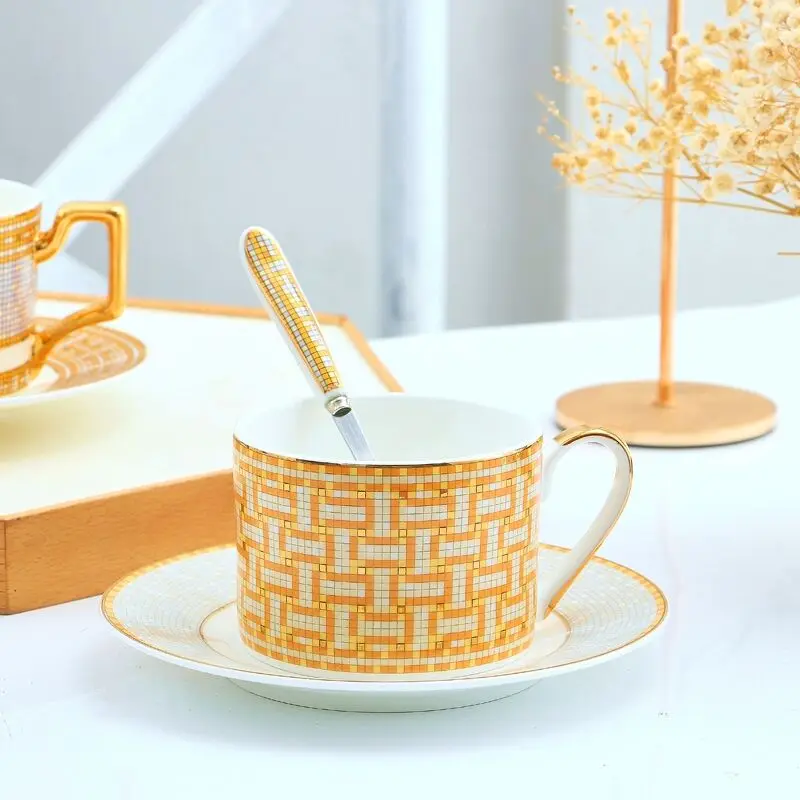 

Luxury Coffee Cup Set Bone China Tea Cups and Saucer Sets Ceramic Mugs Fine Porcelain Wedding Decoration Drinkware Free Shippin