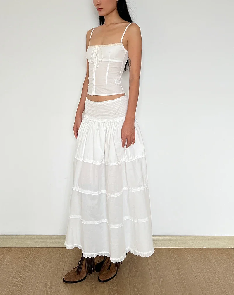 Женская белая юбка макси с оборками и поясом