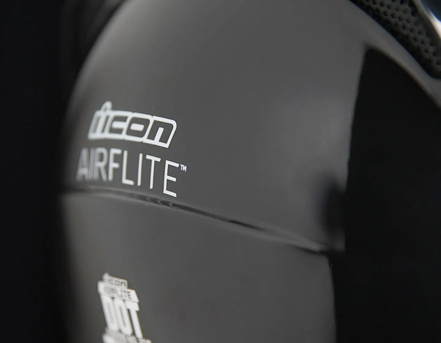 Рисунок 6 - Icon Airflite Gloss мотошлем ч