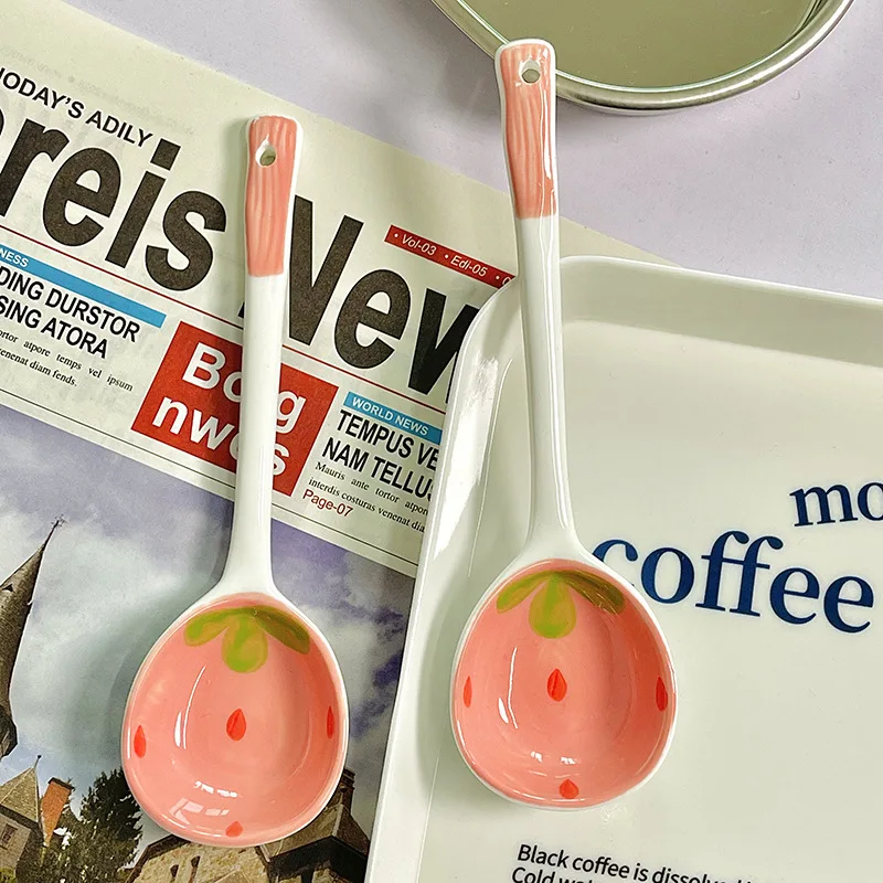 

Wholesale Custom Luxury Style Strawberry Pattern Dinnerware Spoon Set Ceramic Large Soup Rice Spoon