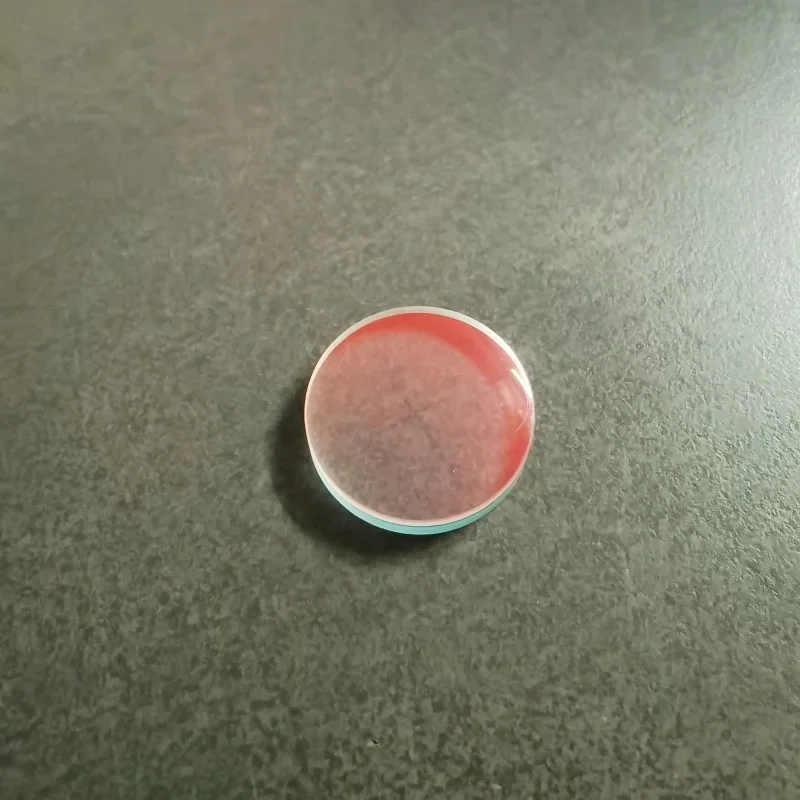 

Прицел с красной точкой и линзой с красным покрытием, внутренняя трубка закрытого типа, стеклянный прицел с красной точкой, плоско-выпуклая линза, оптическое стекло.