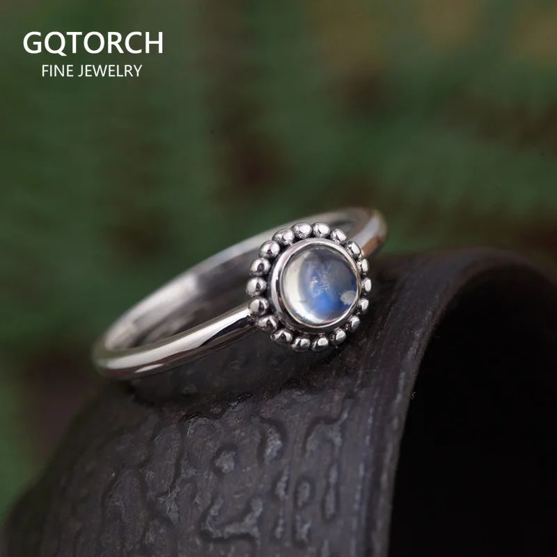 

Женское кольцо из серебра 925 пробы с лунным камнем