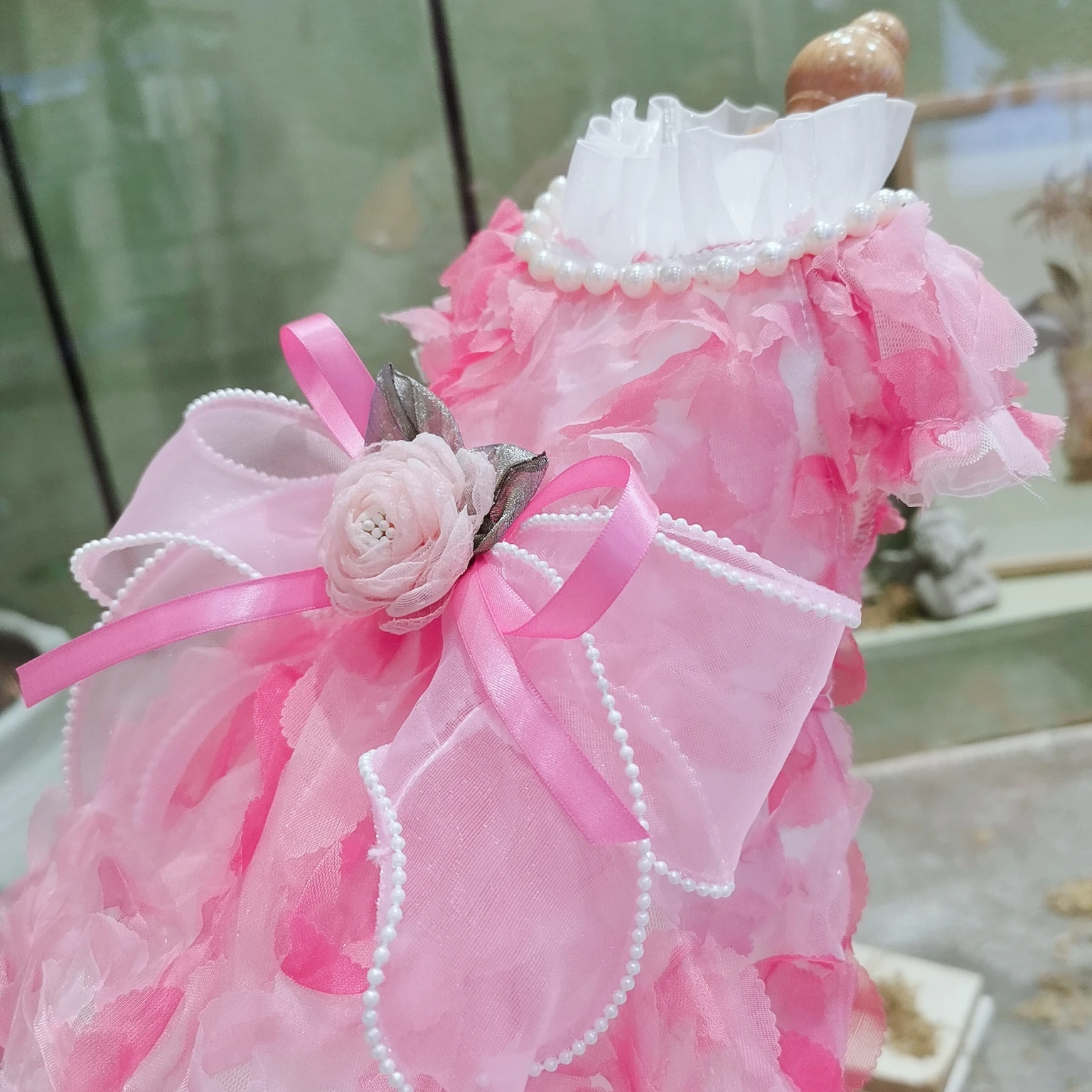 Модные роскошные одежды для собак ручной работы с кружевом, цветами, жемчугом и бантом принцессы платье для маленьких и средних щенков чихуахуа юбки пальто.