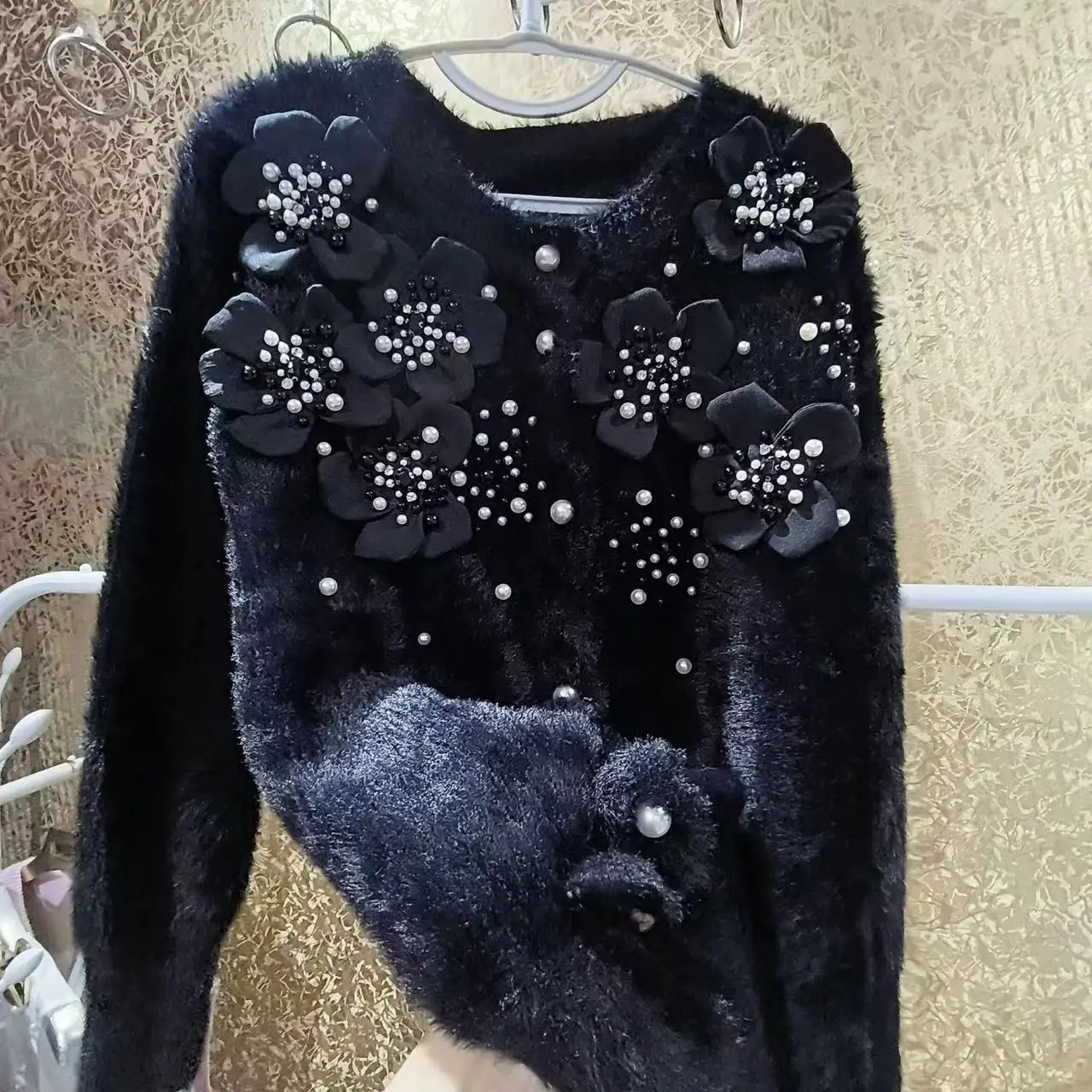 Женский кардиган с бусинами и круглым вырезом черный вязаный из искусственного