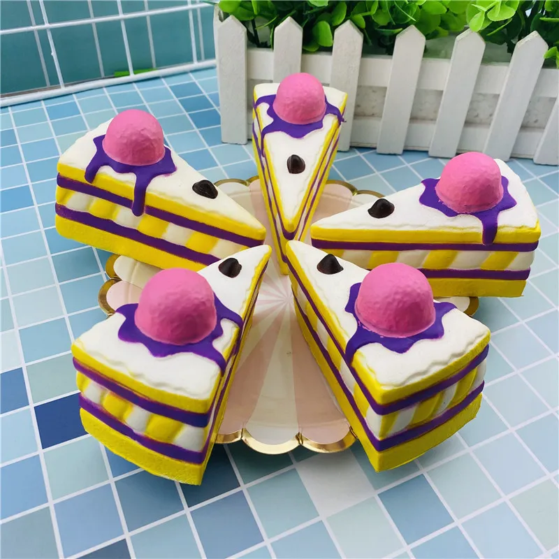 

2022 Сжимаемый медленно Восстанавливающий форму треугольный маленький торт клубничный хлеб медленно Восстанавливающий форму брелок для тор...