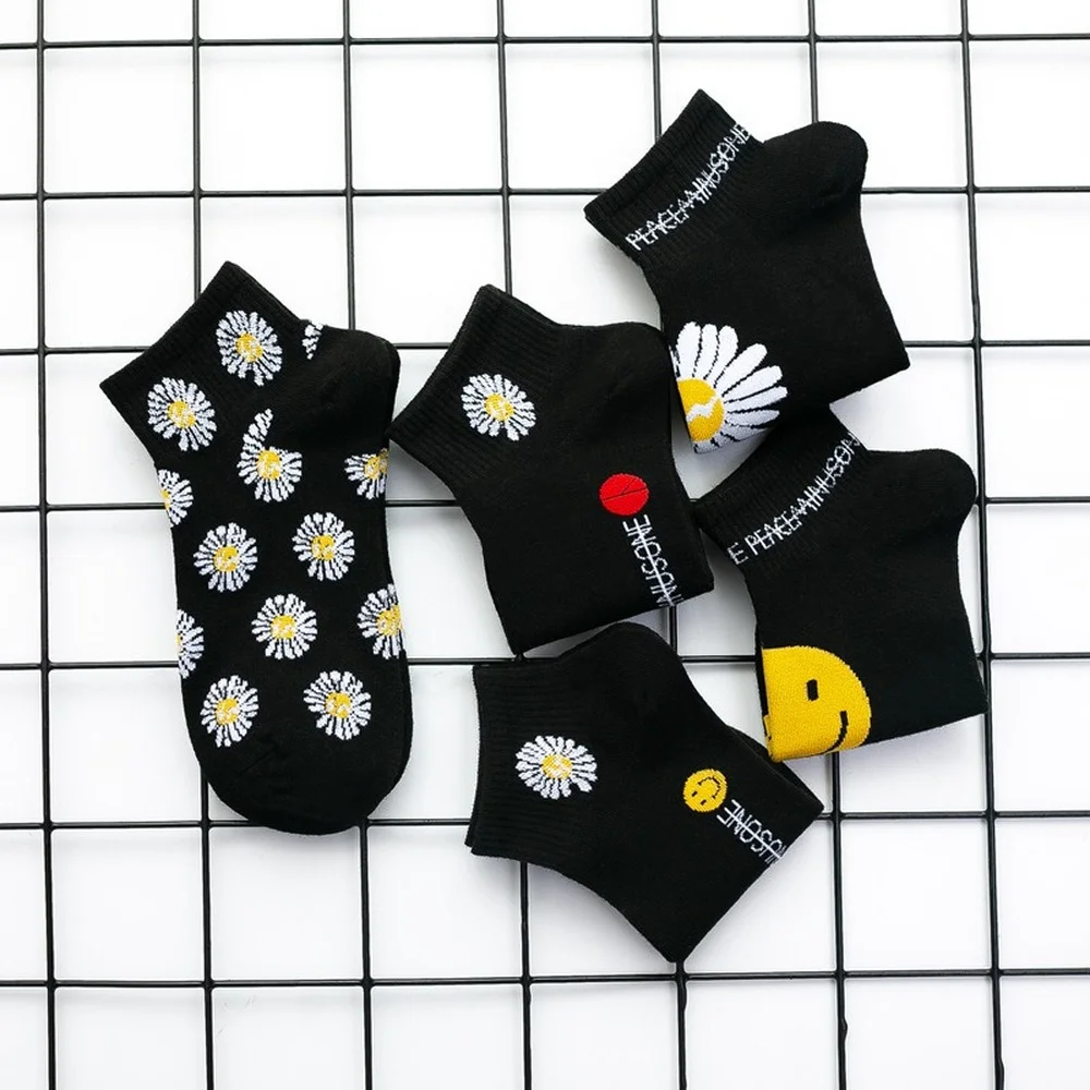 

5 Pairs Black Daisy Embroidered Socks Woman Japanese Fashion Girl Ankle Socks Tube Spring Summer Cotton Short Socks Funny Socks