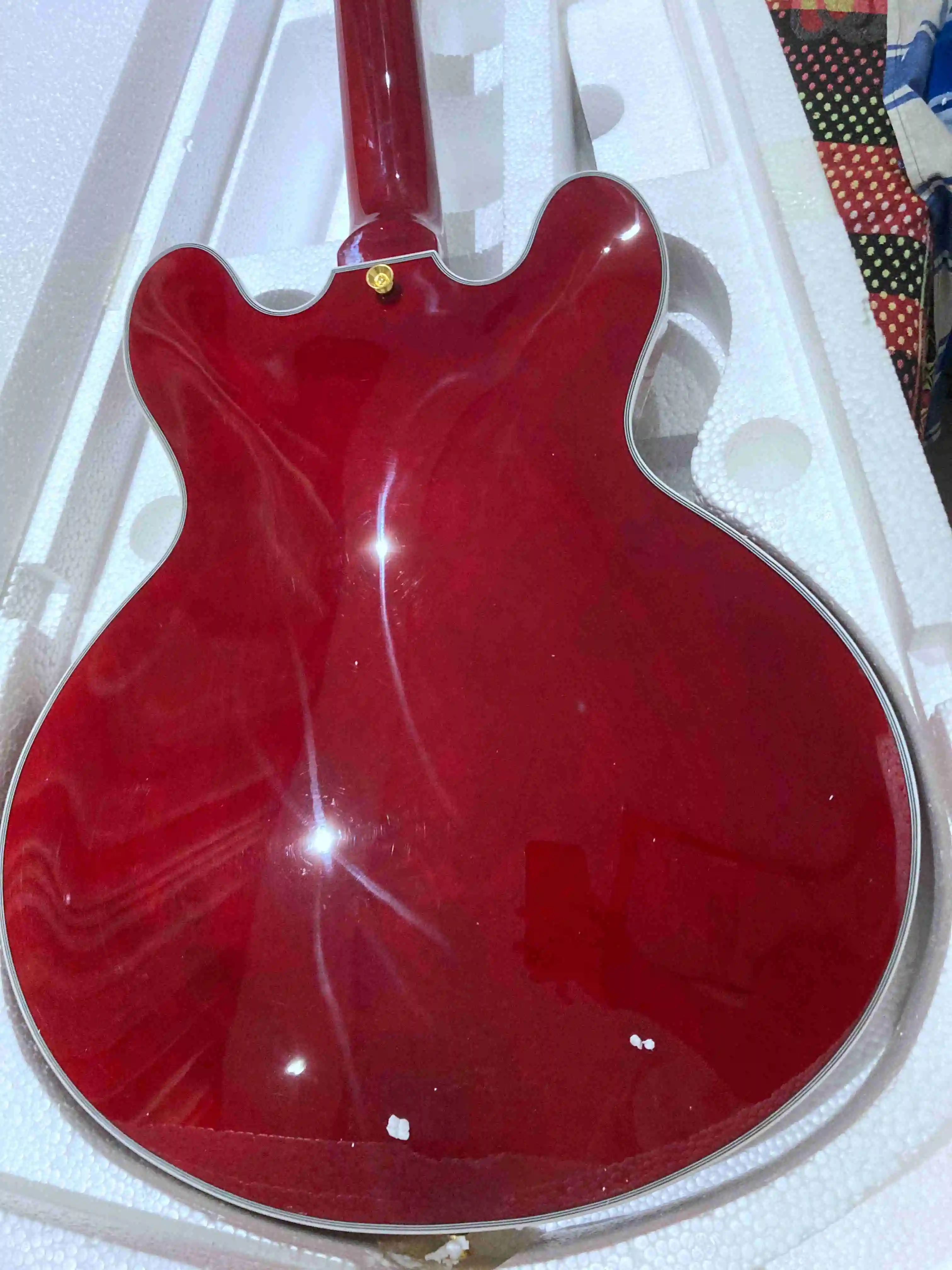 Custom shop электрогитара с красным борным кленовым верхом e. S. 33 5 красной отделкой и