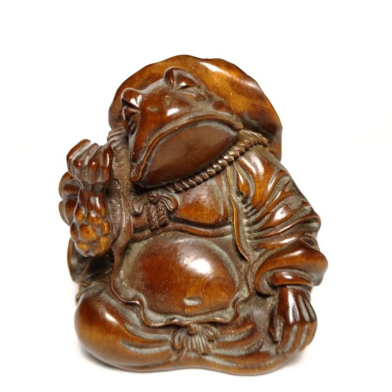 Старинная резная статуя лягушки из самшита