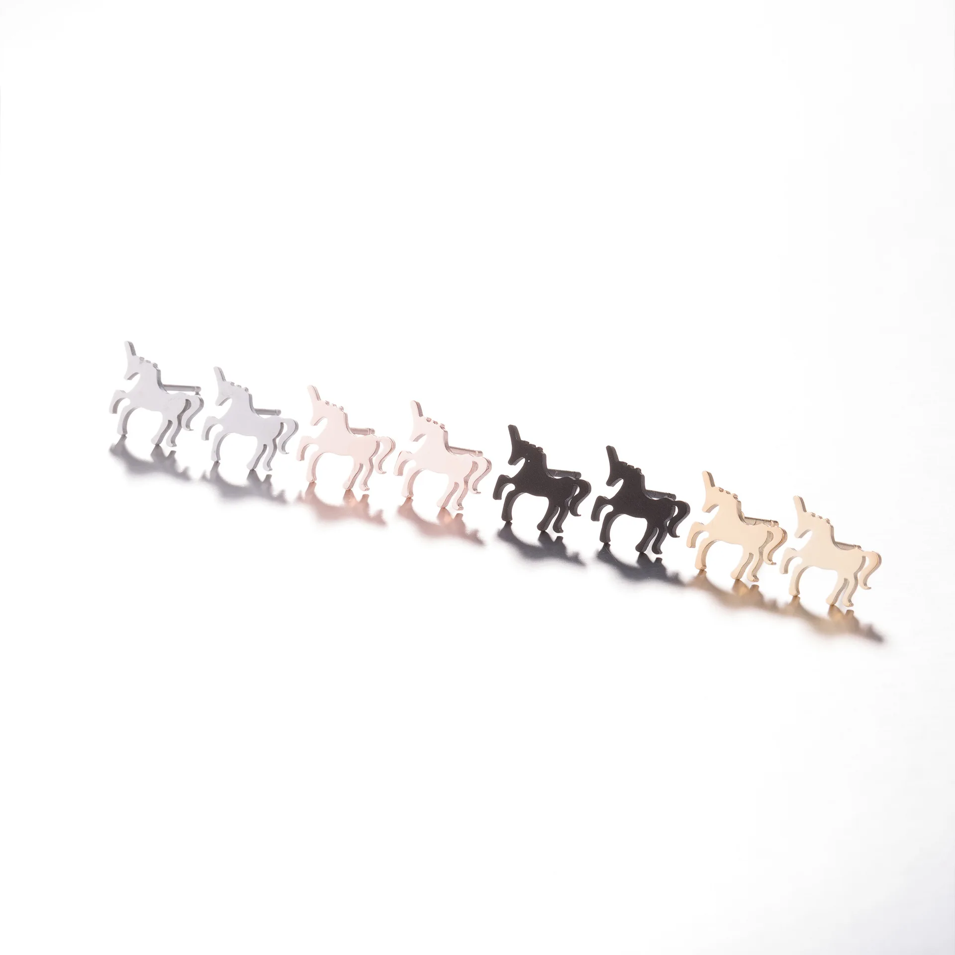 Изящные серьги-гвоздики из нержавеющей стали с изображением лошади единорога