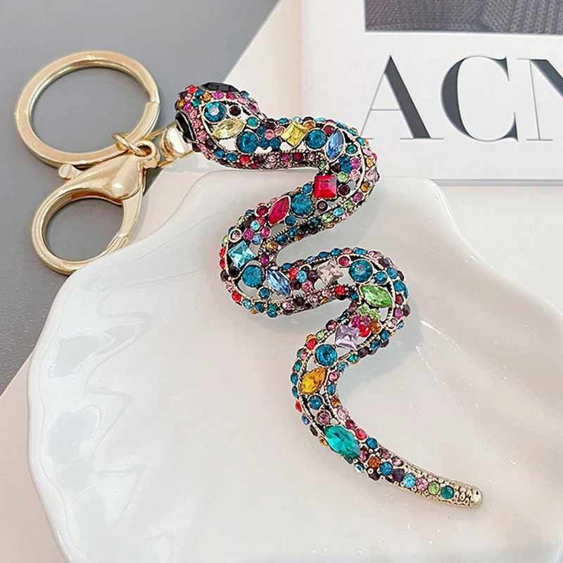 Украшение для автомобиля в виде змеи