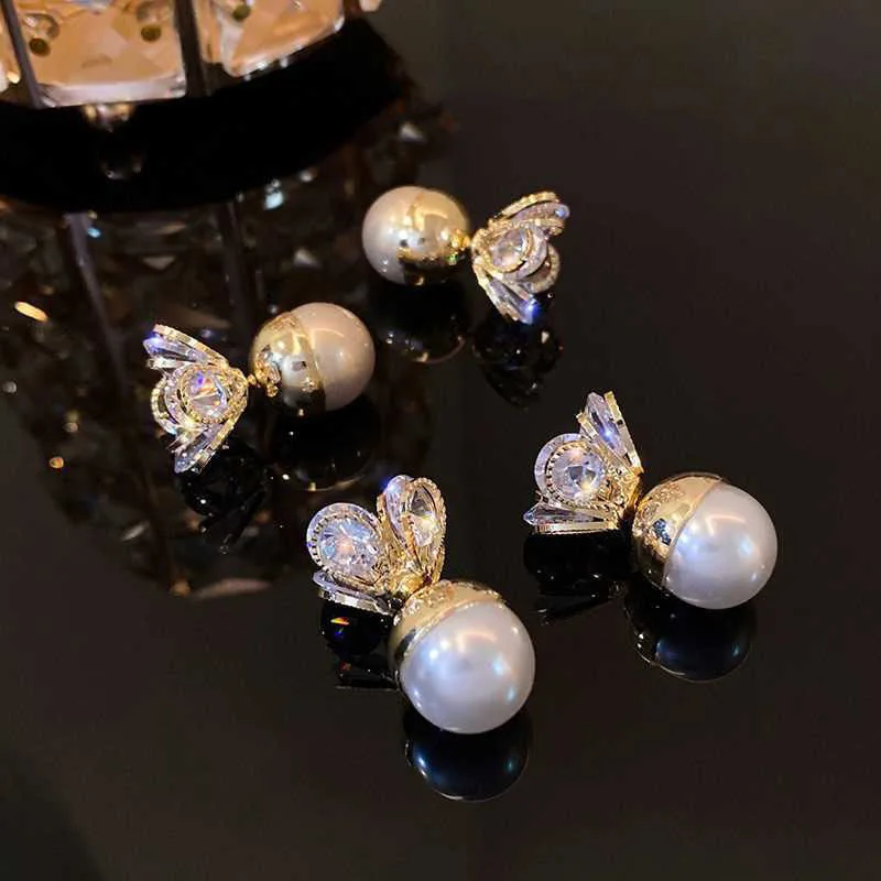 

1 pair of fashionable golden pearl zircon ear studs for ladies exquisite simple earrings pierced jewelry