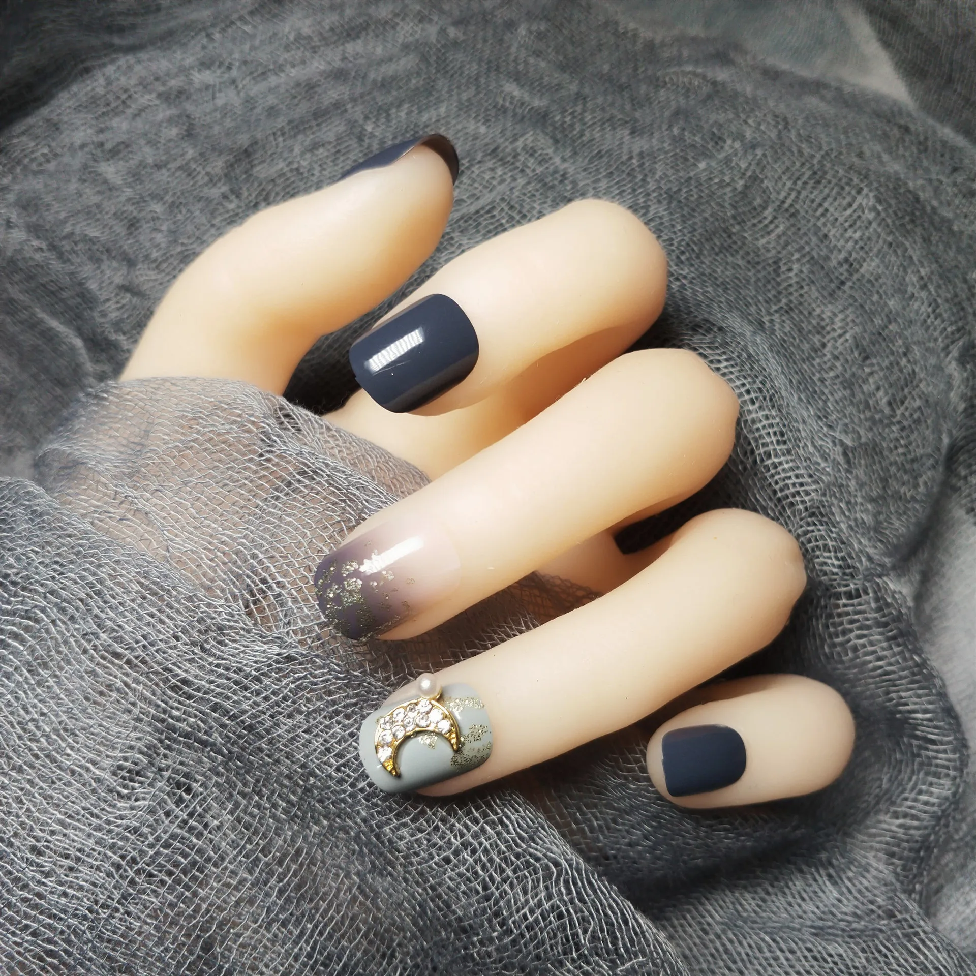 

24Pcs Blue Starry Sky Daily Sweet Short Round Head False Nails Detachable Artificial Fake Nails Press On Nails Tips