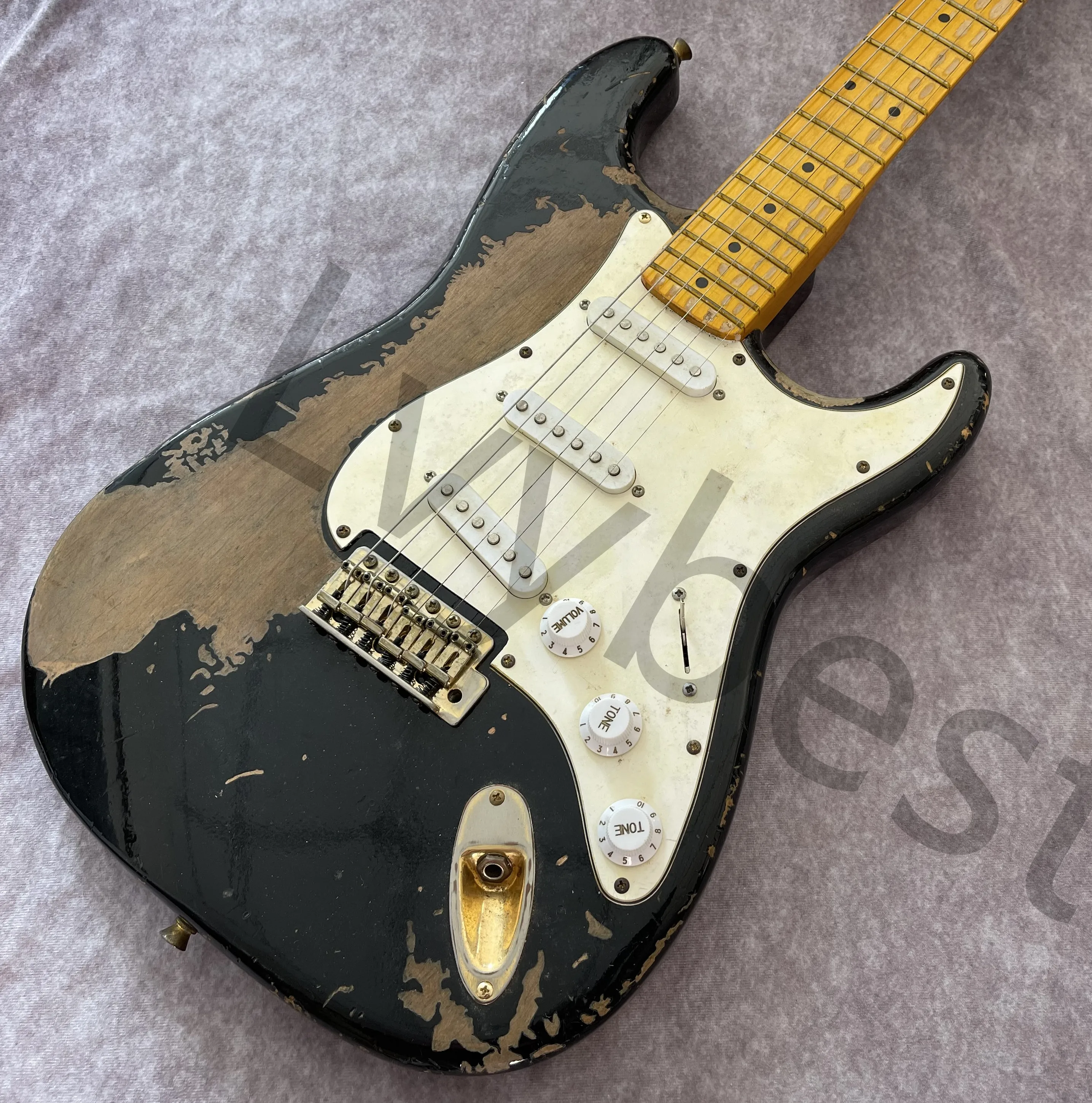 Lvybest электрогитара Relic черного цвета с желто-кленовым грифом и в черный горошек