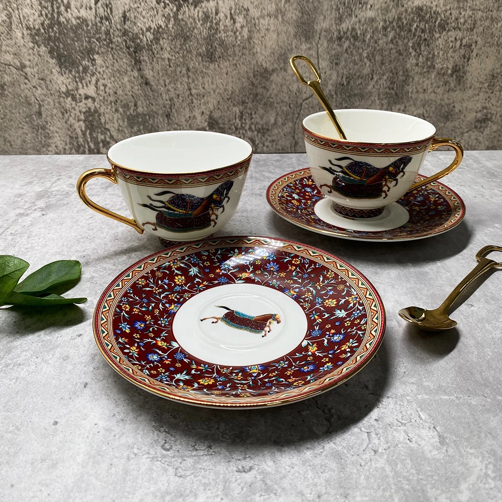 Конская фарфоровая кофейная чашка и блюдце костяная высококачественный контур в