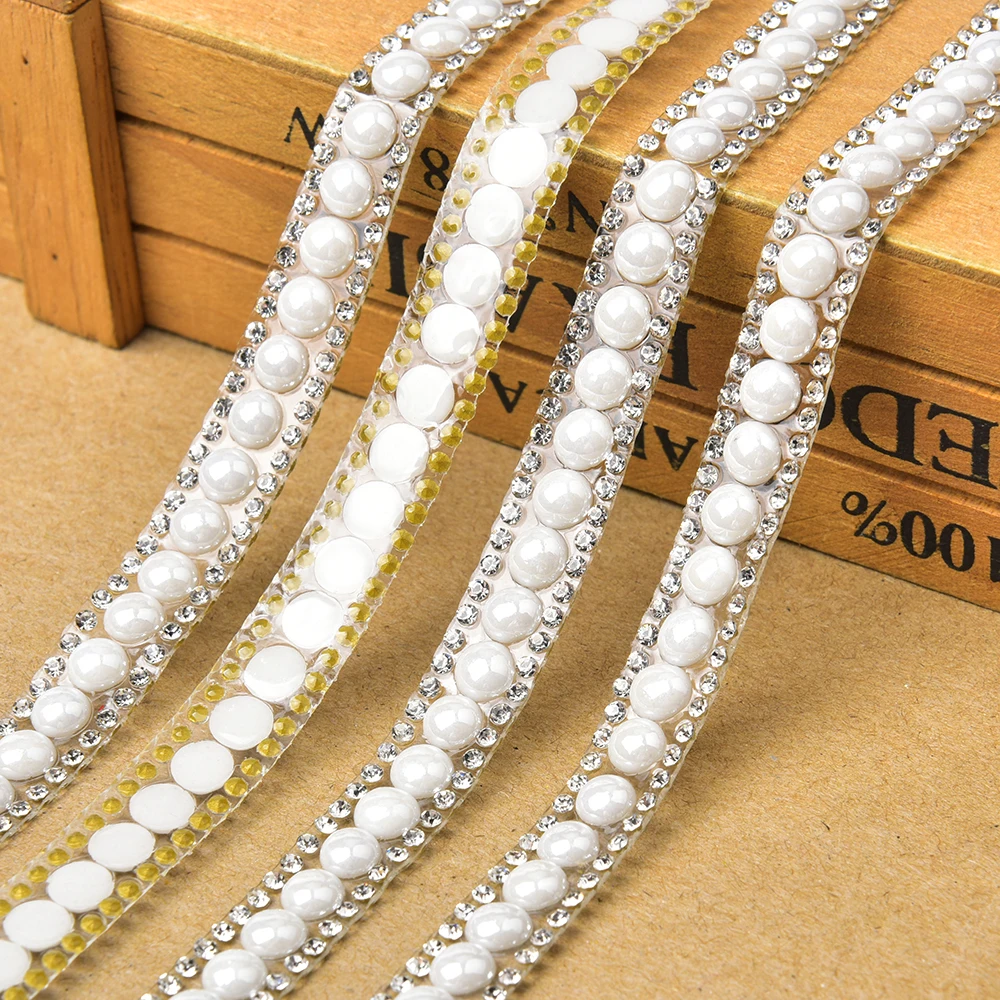 Лента с прозрачным кристаллом и жемчугом, 1 см