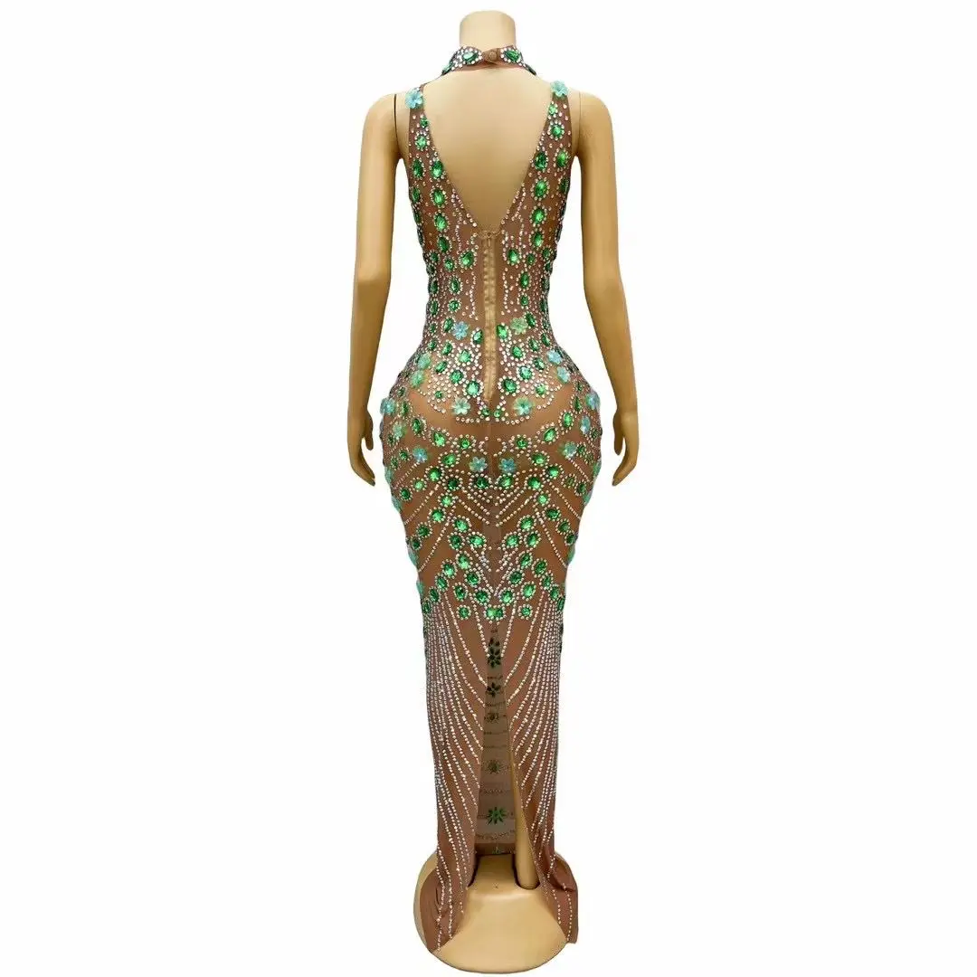 Серебристо-зеленое платье с цветами для празднования дня рождения выпускного