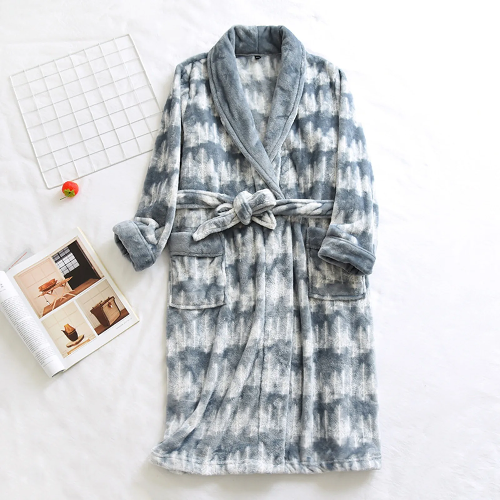 Мужской утепленный фланелевой халат осенне-зимний классический клетчатый