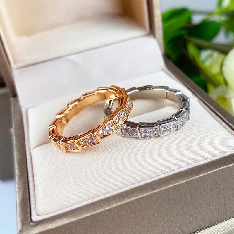 

Женское кольцо из серебра 925 пробы, с инкрустированным фианитом