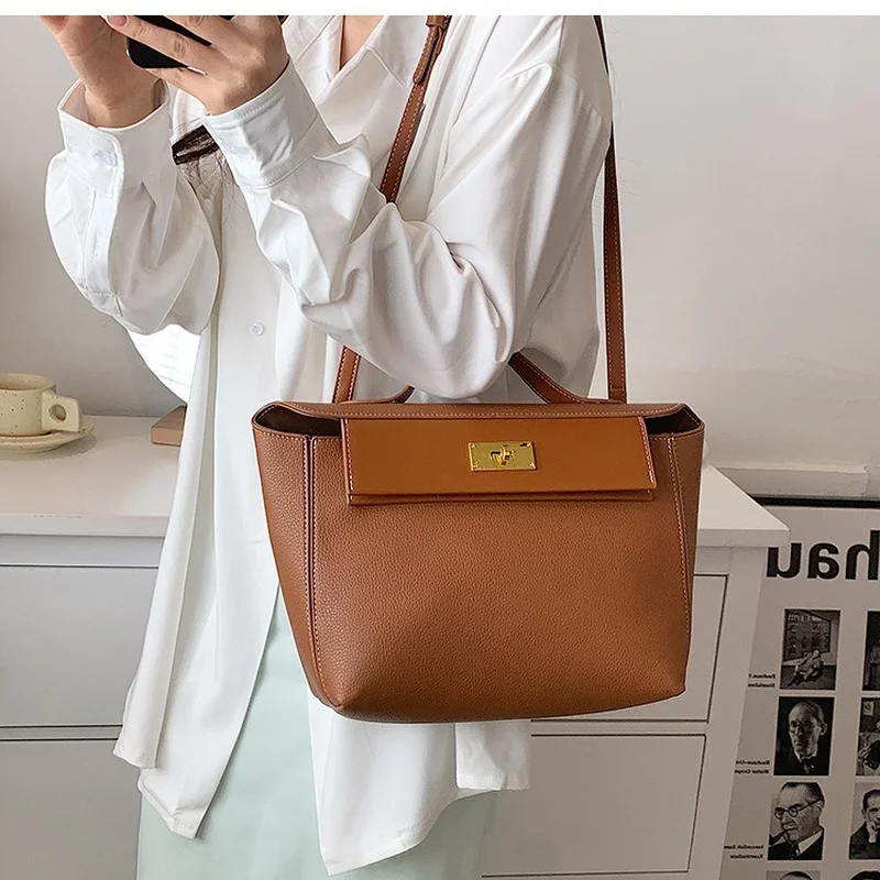 

Textured Brand Designer Handbags Large-capacity Bags Women's2022summer New All-match Messenger Bags Fashion Portable Bucket Bags