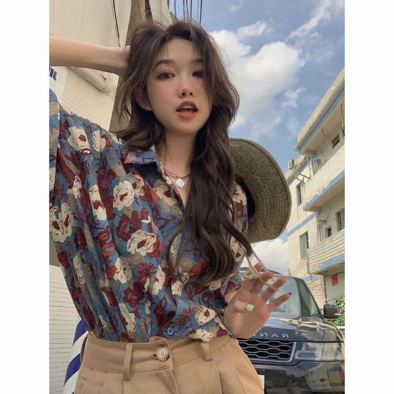 

Hong Kong Style Retro Floral Shirt Short Sleeved Women's 2023 Summer New Slimming Niche Design Artistic French Lining Clothes