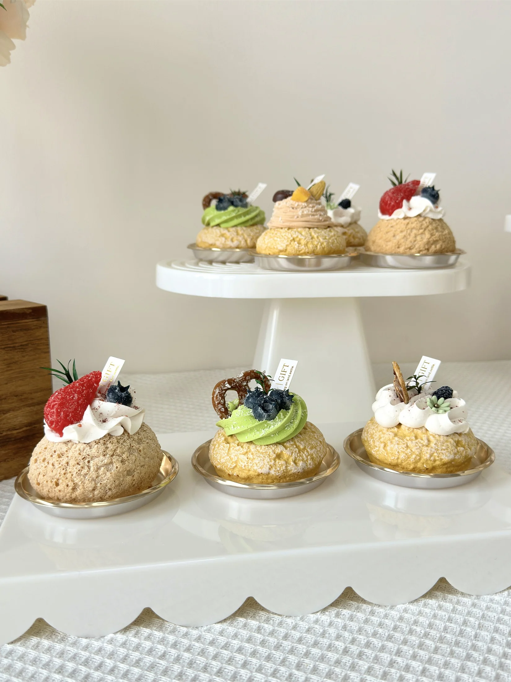 

Набор подставок для тортов розового цвета