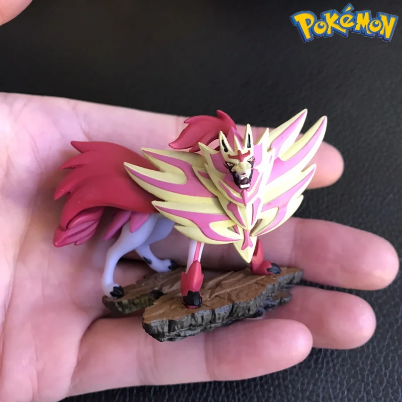 

Новинка, коллекция фигурок премиум-класса Pokemon, красивые блестящие игрушки Zamazenta Zacian, Фигурки 6 см из ПВХ, аниме, подарки в наличии, подарок