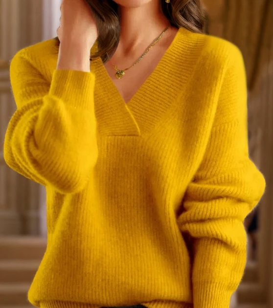 Приятный для кожи и удобный свитер женщин однотонный вязаный с V-образным вырезом