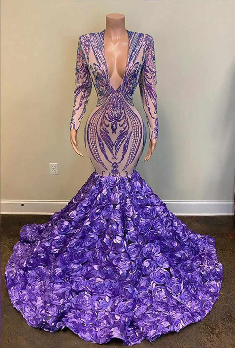 

Lilac Lavender Long Sleeve evening dress V-neck Sparkly Sequined Black Girls Mermaid Style Lavender Long Prom Dresses 2022