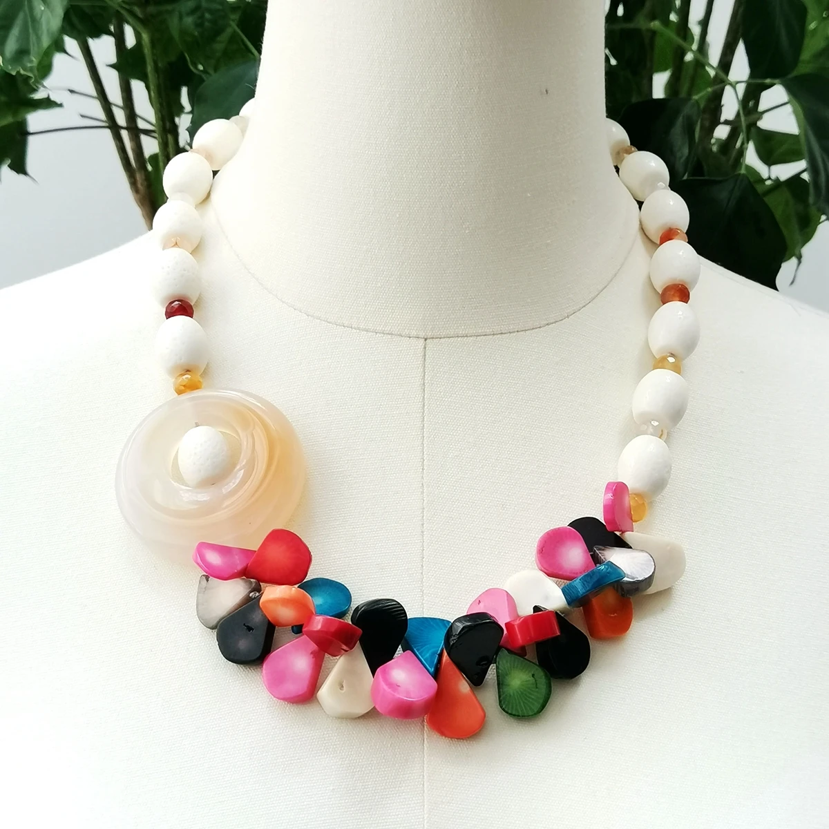 

Lii Ji Real Stone White Coral Mutil Color Coral Agate Choker Necklace 59cm Stock Sale Women Jewelry Gift
