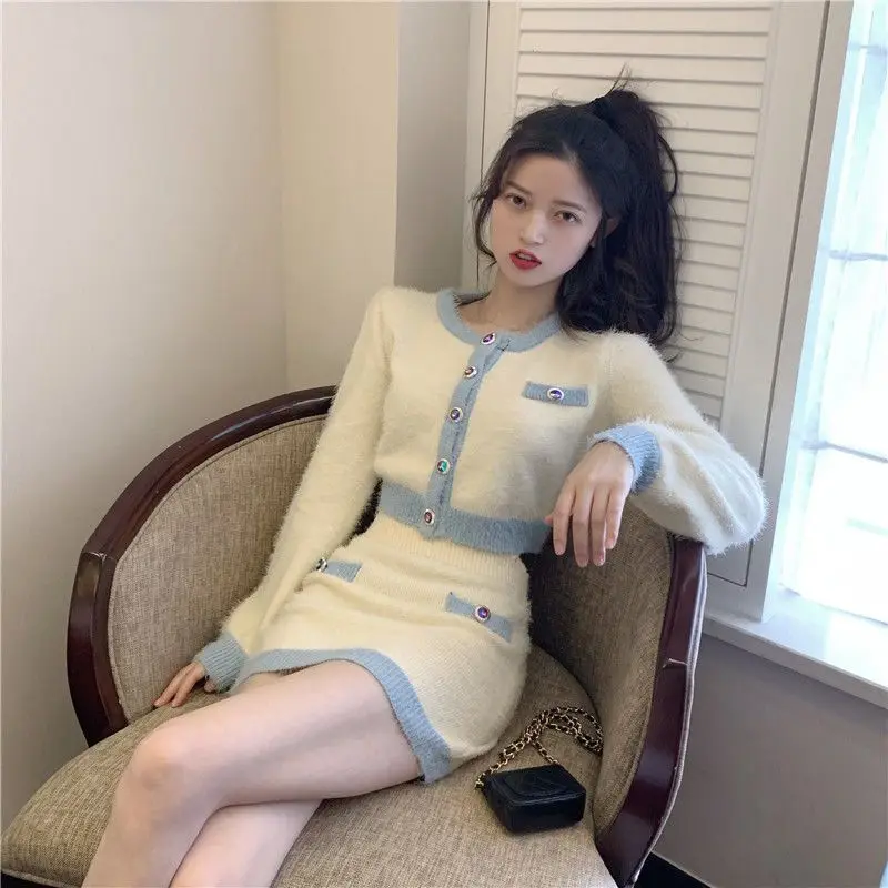 Женский трикотажный кардиган с длинным рукавом и юбка контрастных цветов