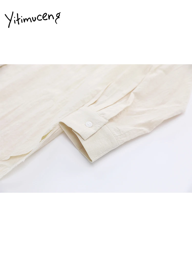 Женская блузка с длинным рукавом белая составного кроя трехмерным украшением в