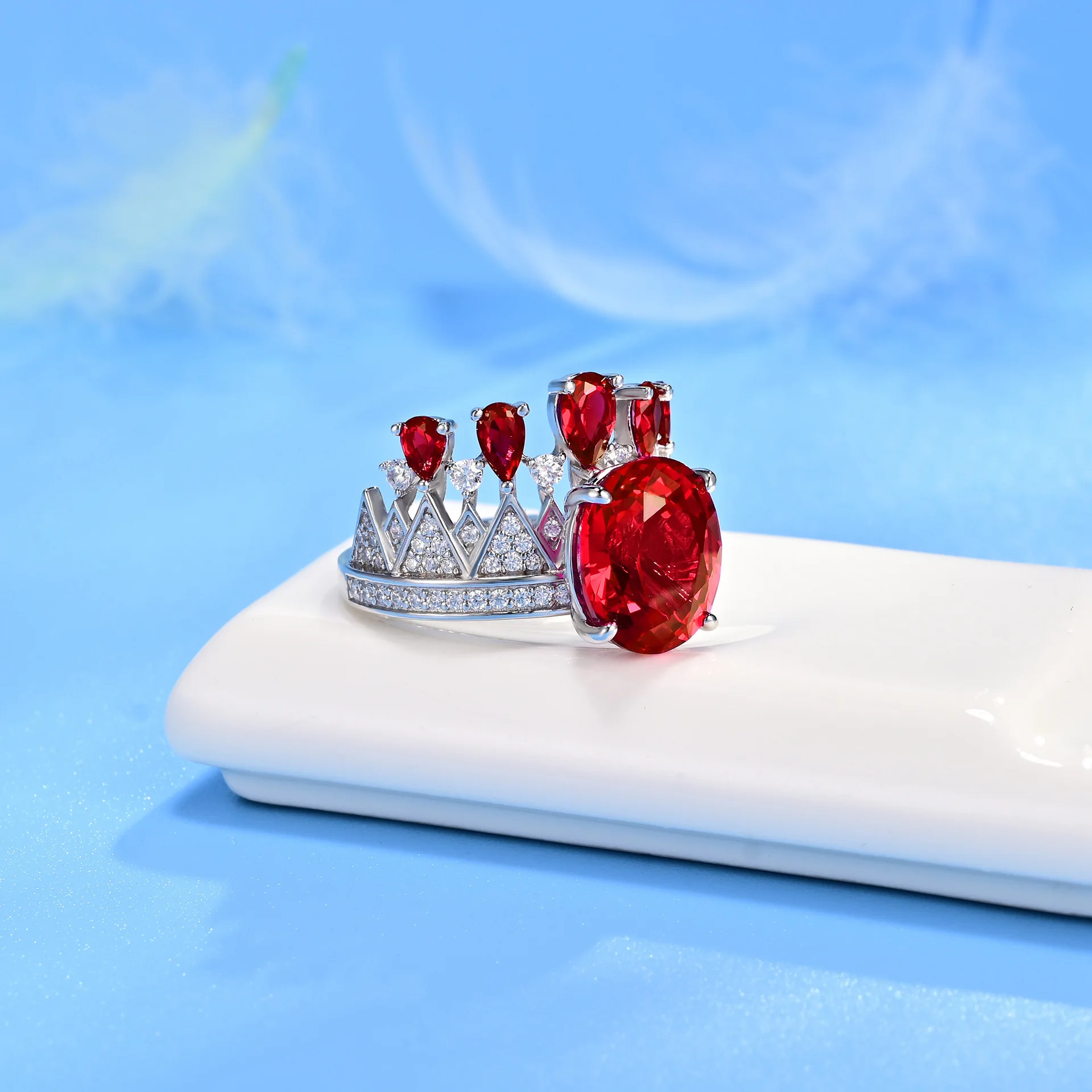 

LindFashion Style S925 Sterling Silver Colored Gems Series High Carbon Diamond Ice Crown Cut Cultivation Red Treasure Crown Ring