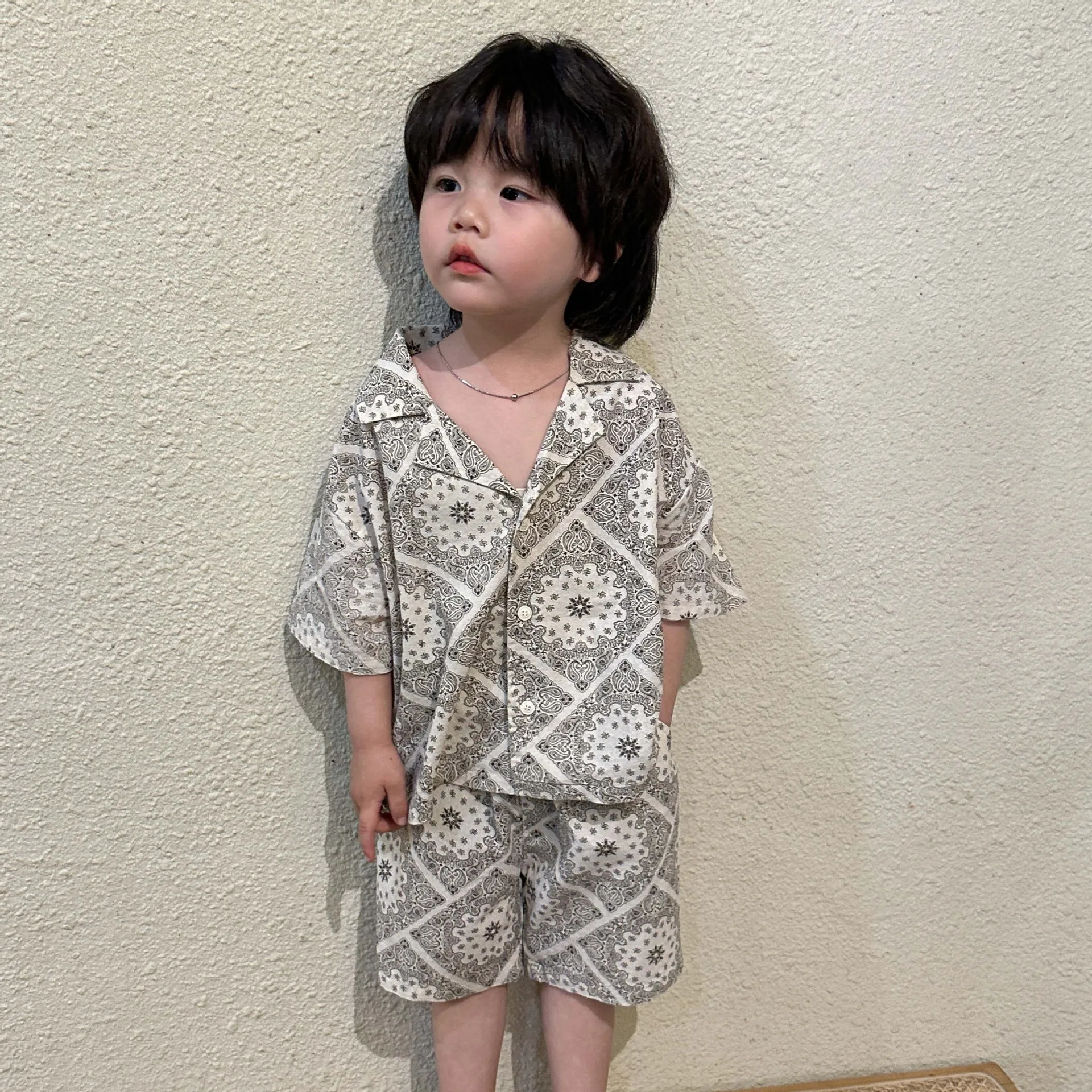 

2 шт., детский хлопковый комплект из блузки и шортов с принтом