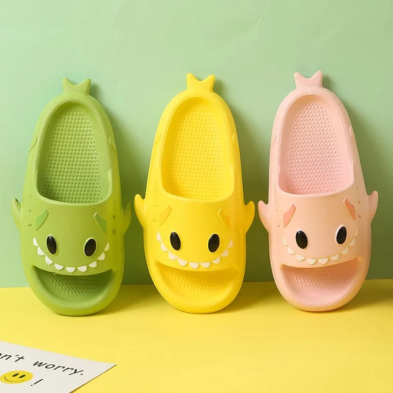 

Тапочки в форме акулы для мужчин и женщин, Летние Симпатичные Мультяшные Тапочки для пар, Нескользящие мягкие домашние тапочки из ЭВА для ва...