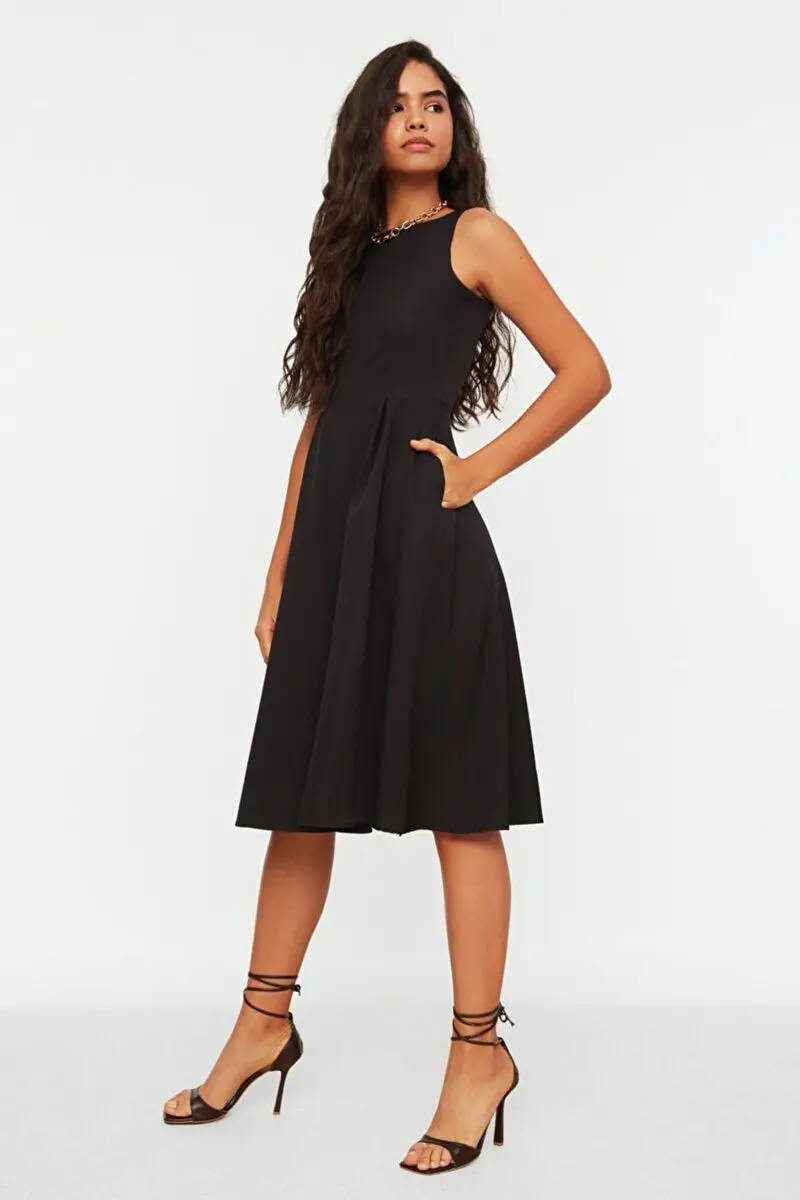 

Black pleated dress twosss20el0980