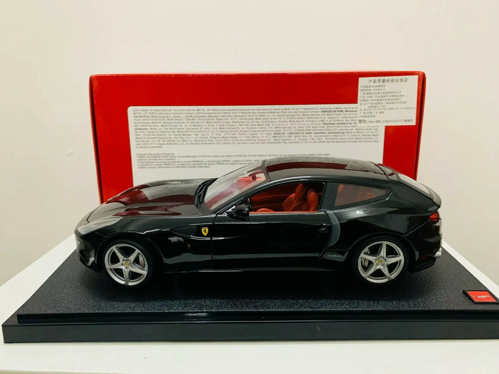 Модель автомобиля под давлением в масштабе 1/18 FF черная 2 открытая дверь X5526