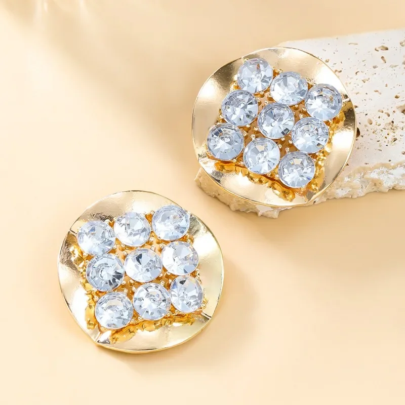 Женские серьги-гвоздики с геометрическим рисунком