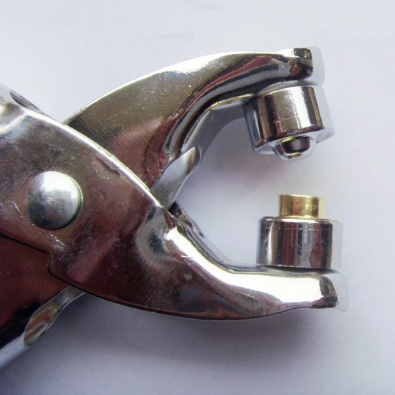 Профессиональные плоскогубцы с втулками и набором из 100 золотых петель. Наборы