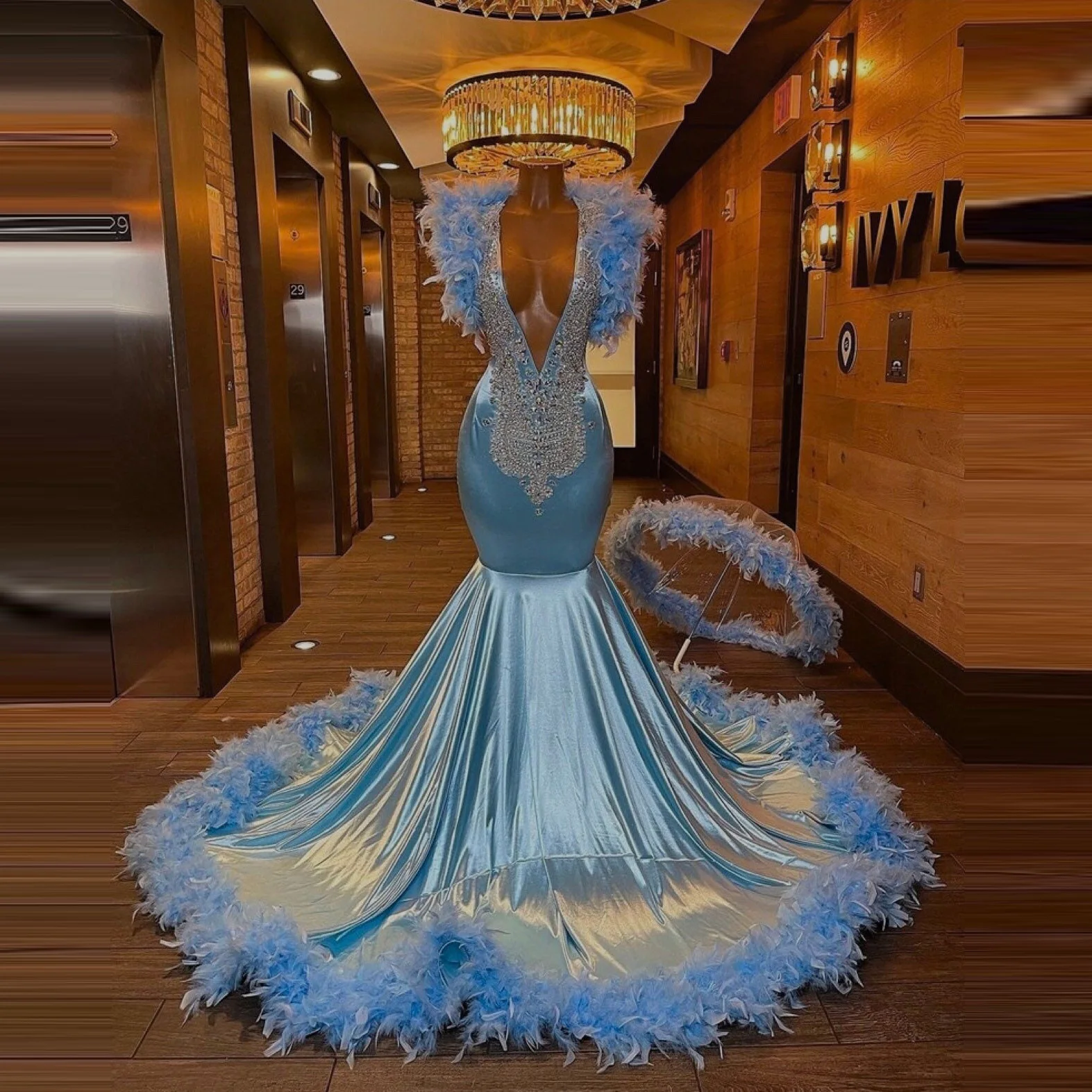 

Luxury Feathers Mermaid Prom Dresses For Girls Homecoming V Neck Crystals Evening Dress Wedding Bridal Dress Women Trumpet