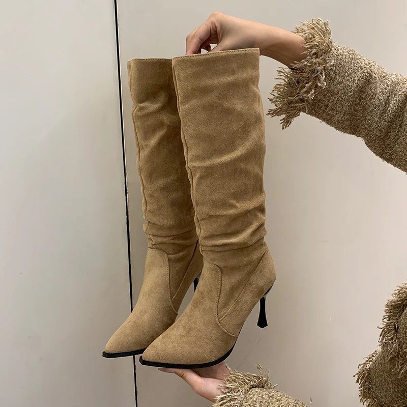 Замшевые женские высокие сапоги с острым носком плиссированные дизайнерские