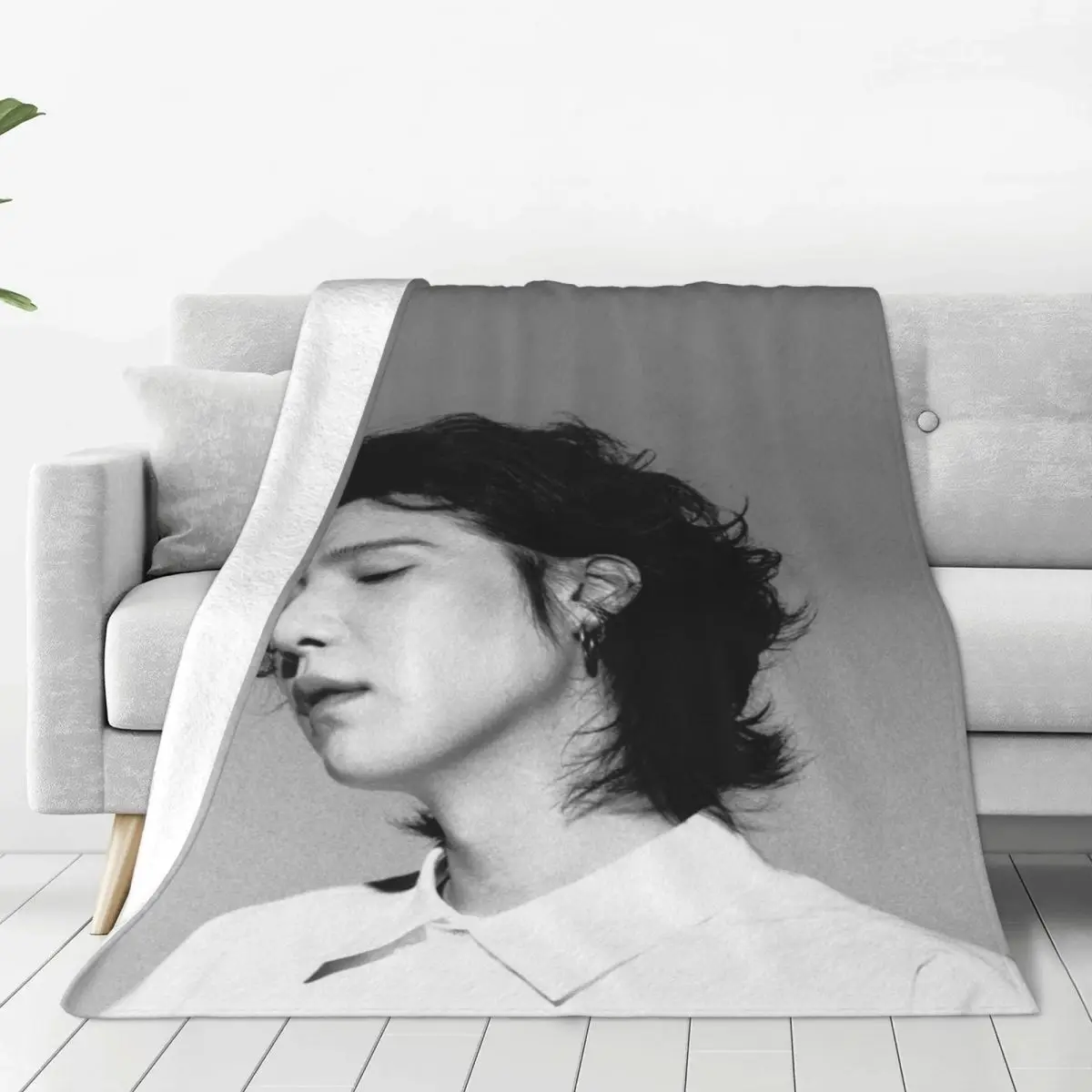 

Kpop Boys Min Yoongi Blankets Velvet Winter Suga Breathable Soft Throw Blankets for Home Outdoor Rug Piece