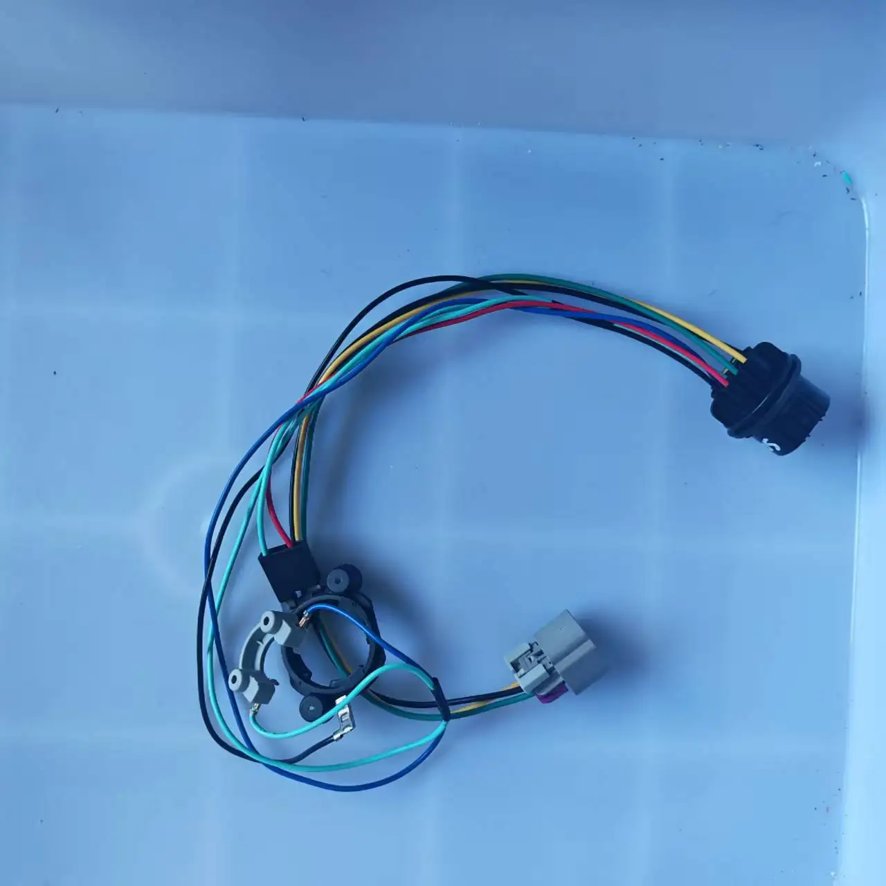 Фото Новая индивидуальная черная пластиковая автомобильная проводка Pingchi для передних комбинированных фар №4
