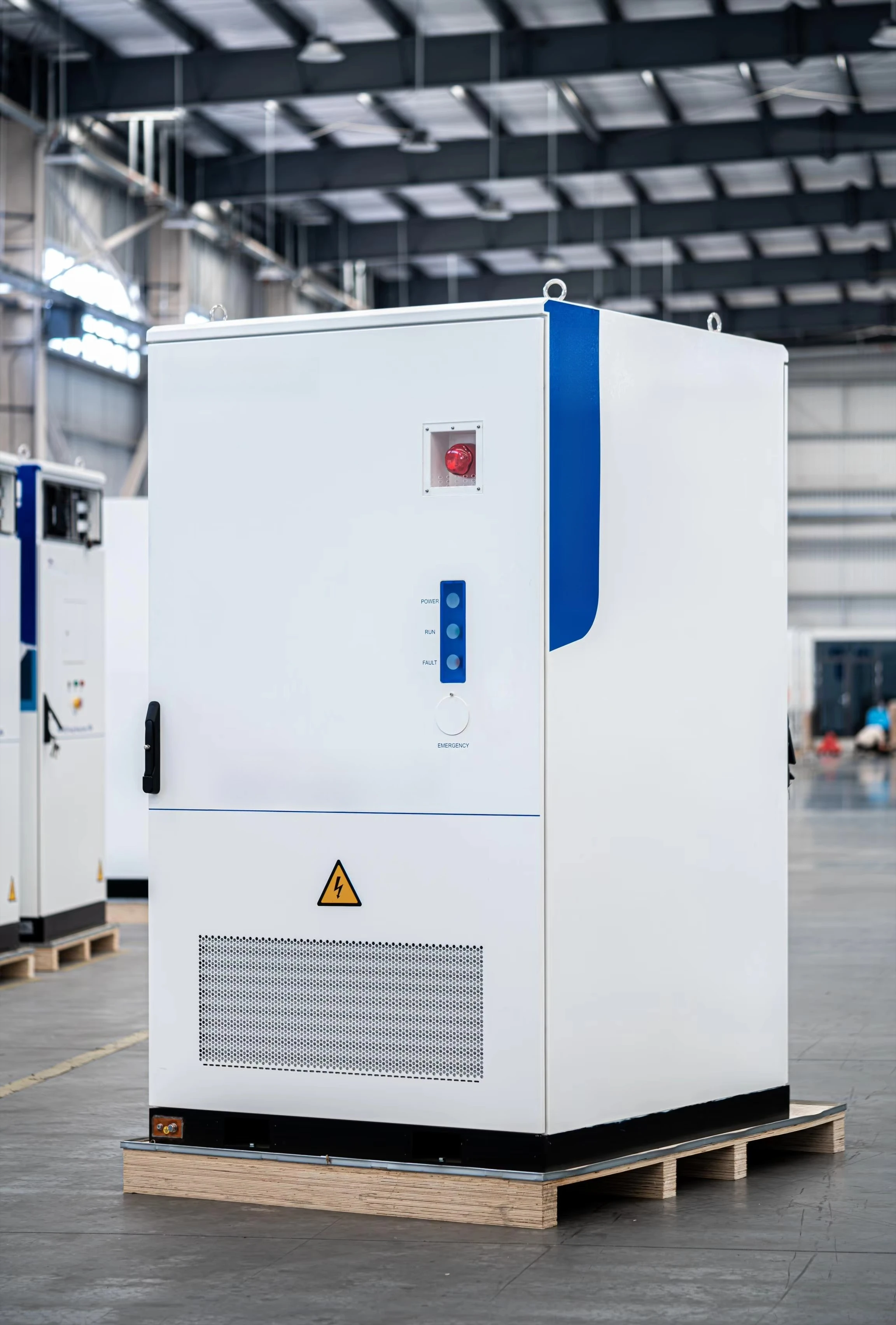 Фото ELECNOVA ECO-E241WP-2A Универсальная система накопления энергии с воздушным охлаждением (ESS-шкаф) для зарядных станций электромобилей №3
