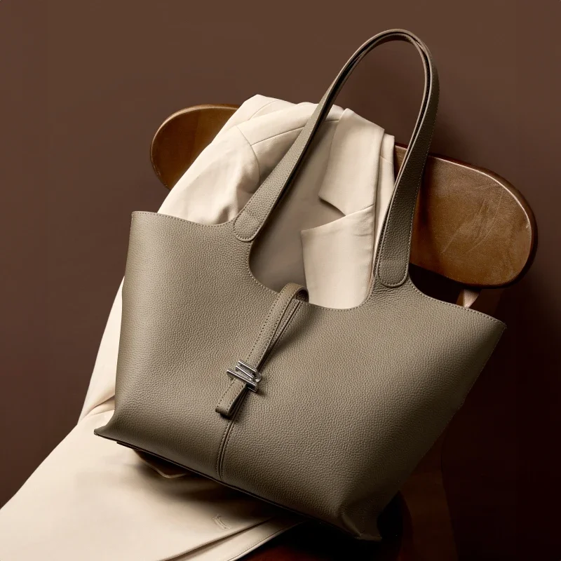 2024 ранняя осень новый головной слой из воловьей кожи сумка-тоут с колокольчиком